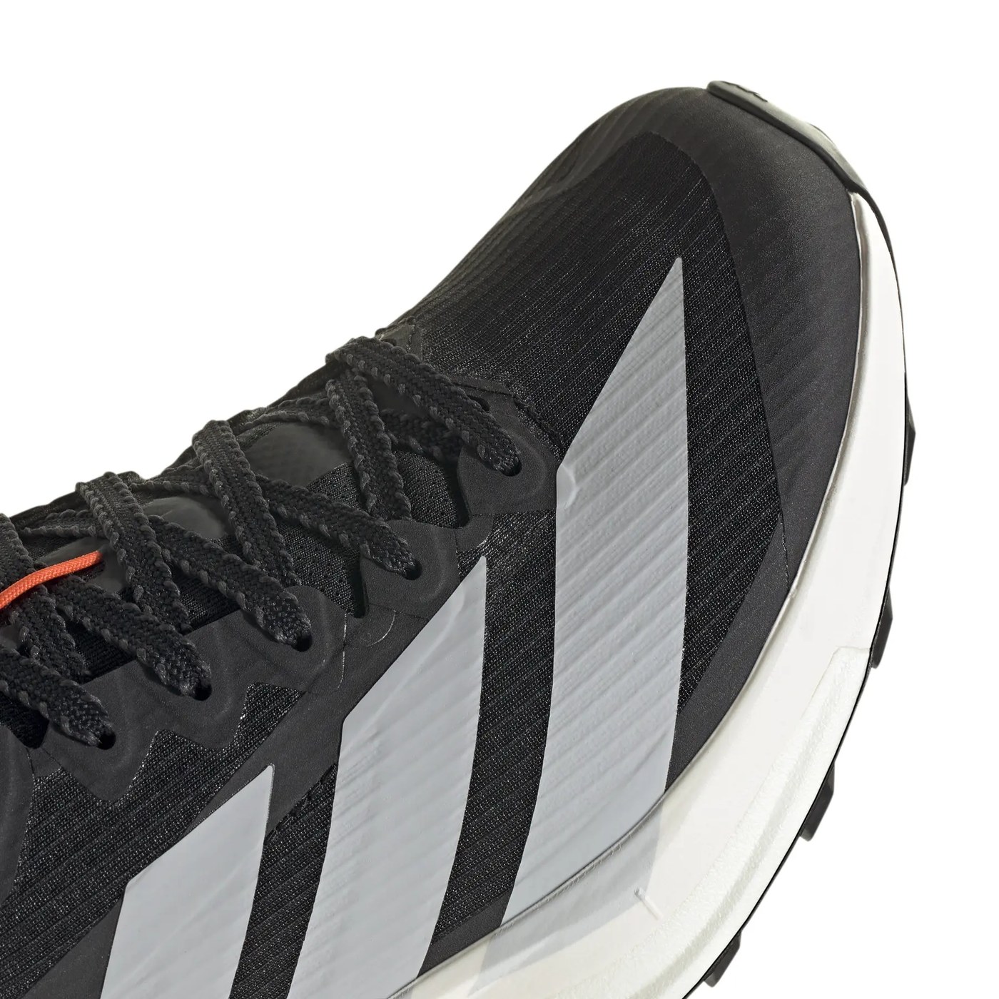 Détail de la tige en mesh et du laçage de l'adidas Terrex Agravic Speed 2