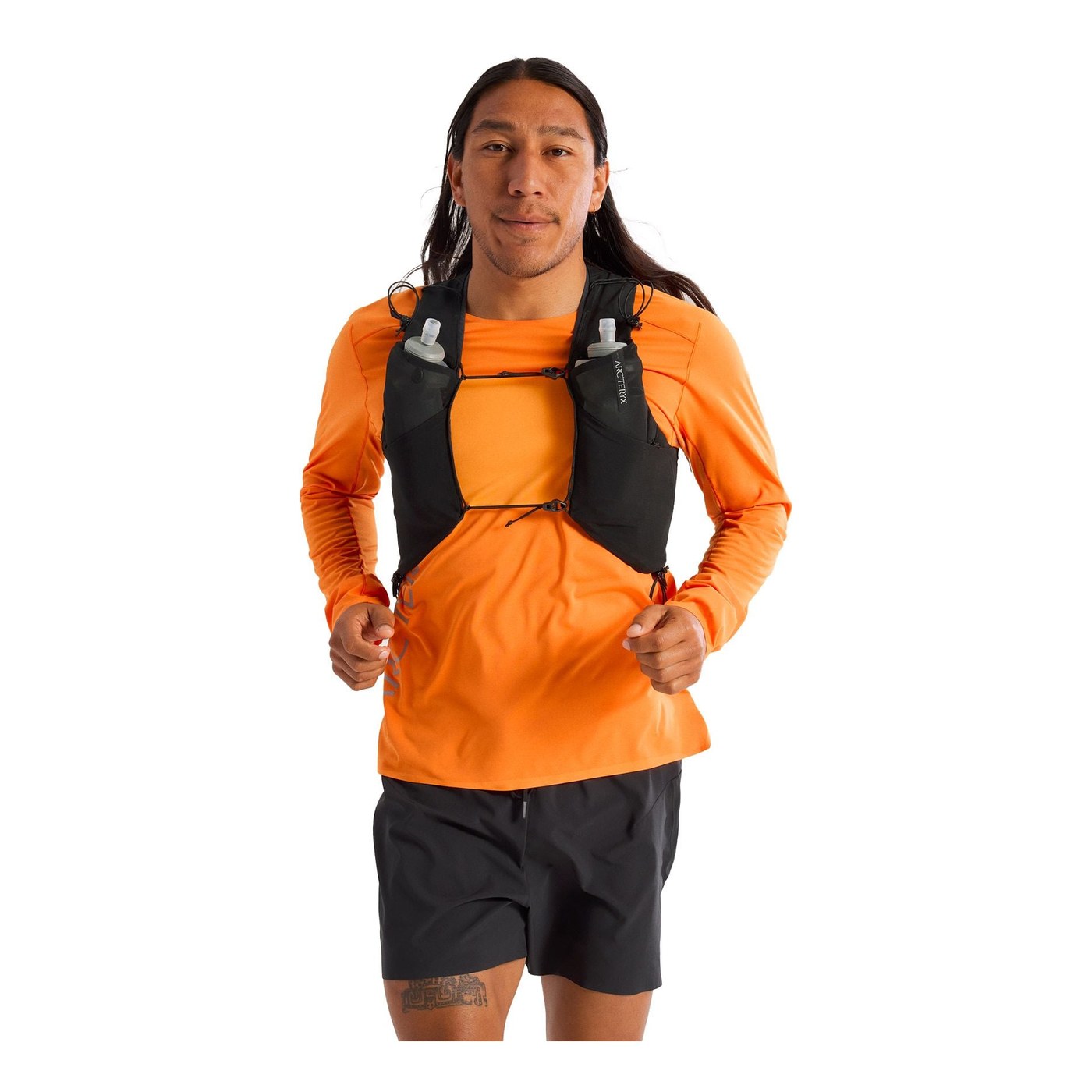 Arc'teryx Norvan 7 pochettes avant et flasques