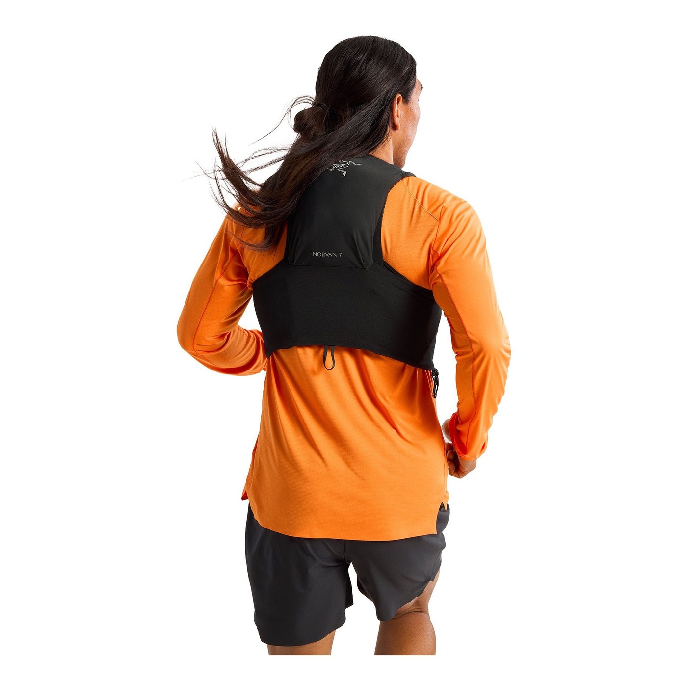Arc'teryx Norvan 7 vue arrière et attaches bâtons