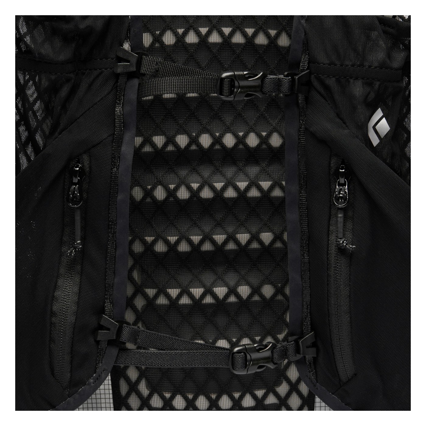 Black Diamond Distance 15 - vue dorsale panneau mesh diamond et système de sangles sternales