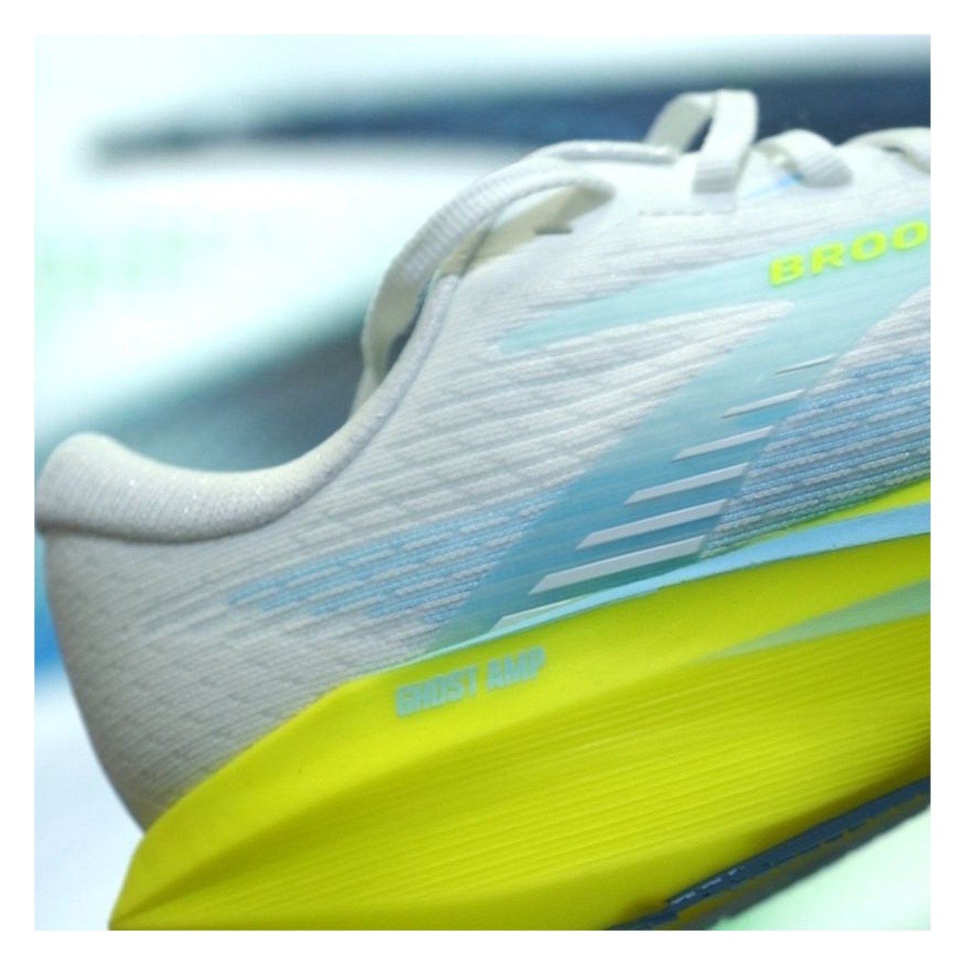 Brooks Ghost AMP vue profil médial