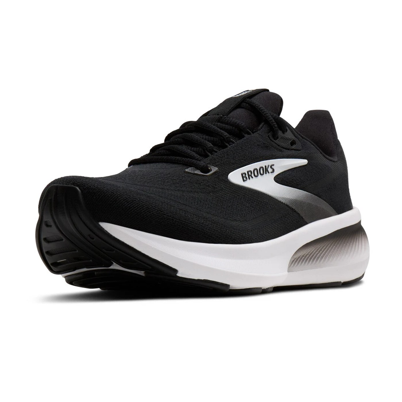 Brooks Revel 9, 3/4-Ansicht von vorne, Farbe schwarz-weiß