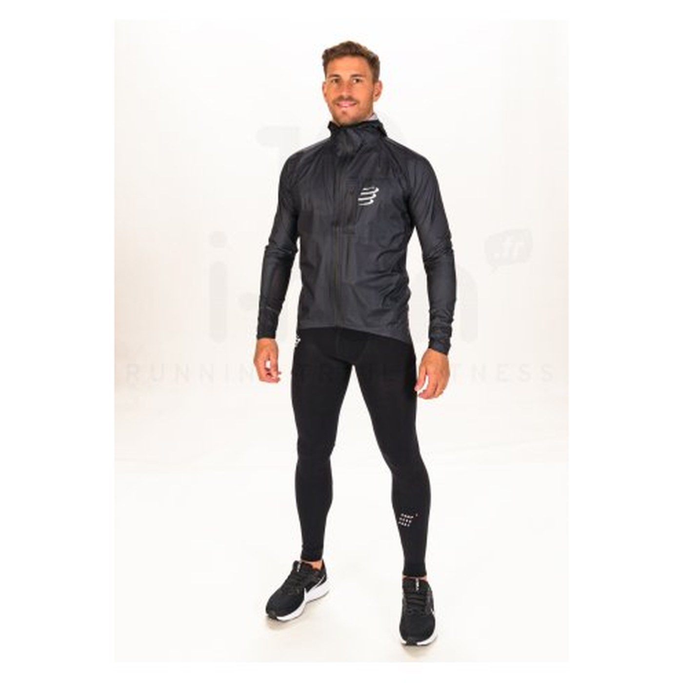 Compressport Thunderstorm Waterproof 25/75 portée de face en situation