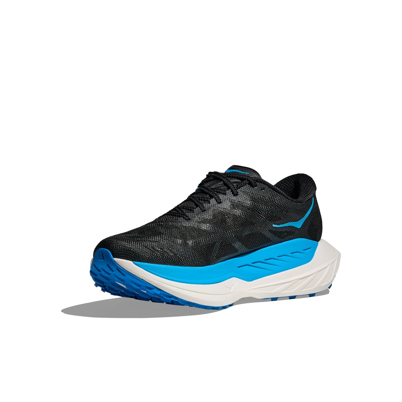 Hoka Rocket X Trail, vue 3/4 avant, coloris Black/Skyward Blue