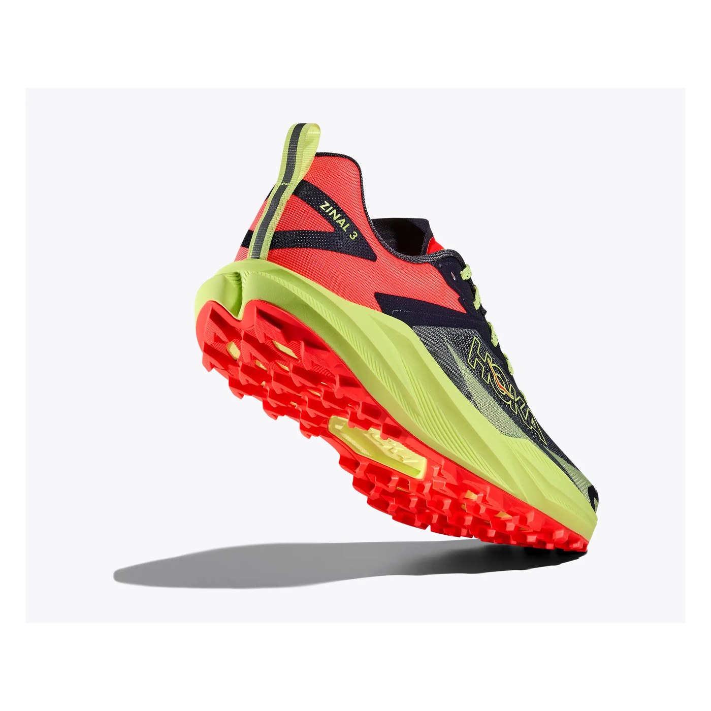 Hoka Zinal 3 - semelle et crampons 5 mm en élévation