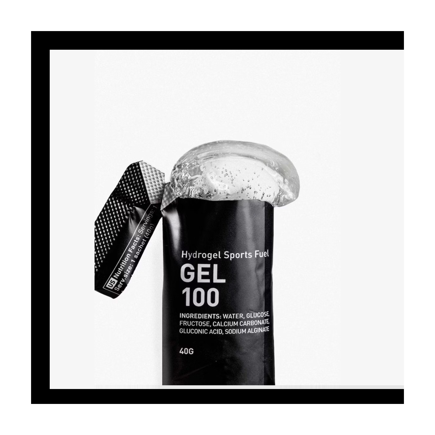 Gel hydrogel Maurten sortant du sachet ouvert, texture ferme