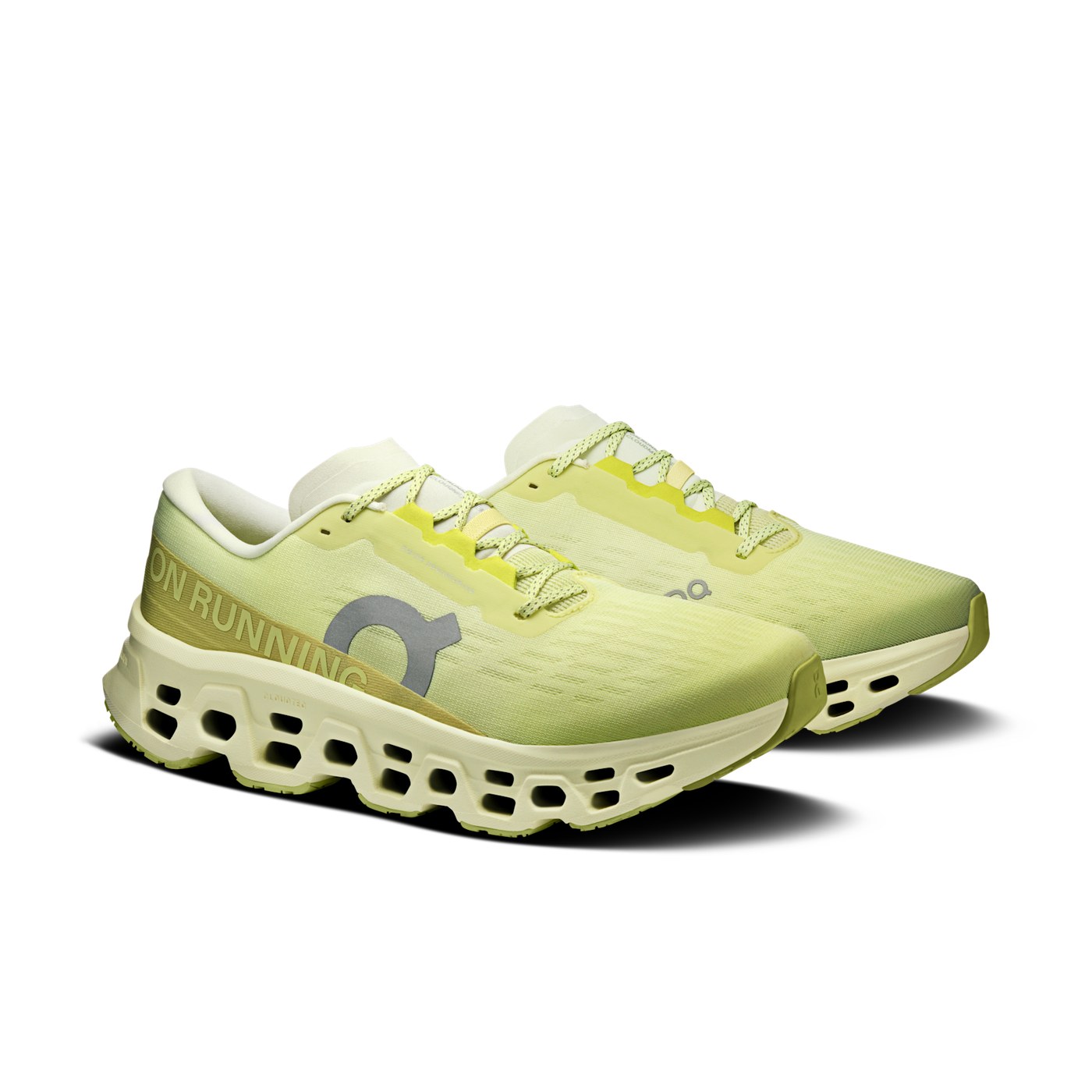 On Cloudmonster 3 coloris Limelight Seedling, vue 3/4 de la paire