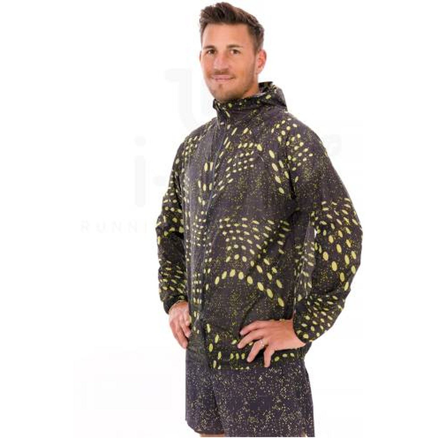 On Running Ultra Jacket detail capuche et zip