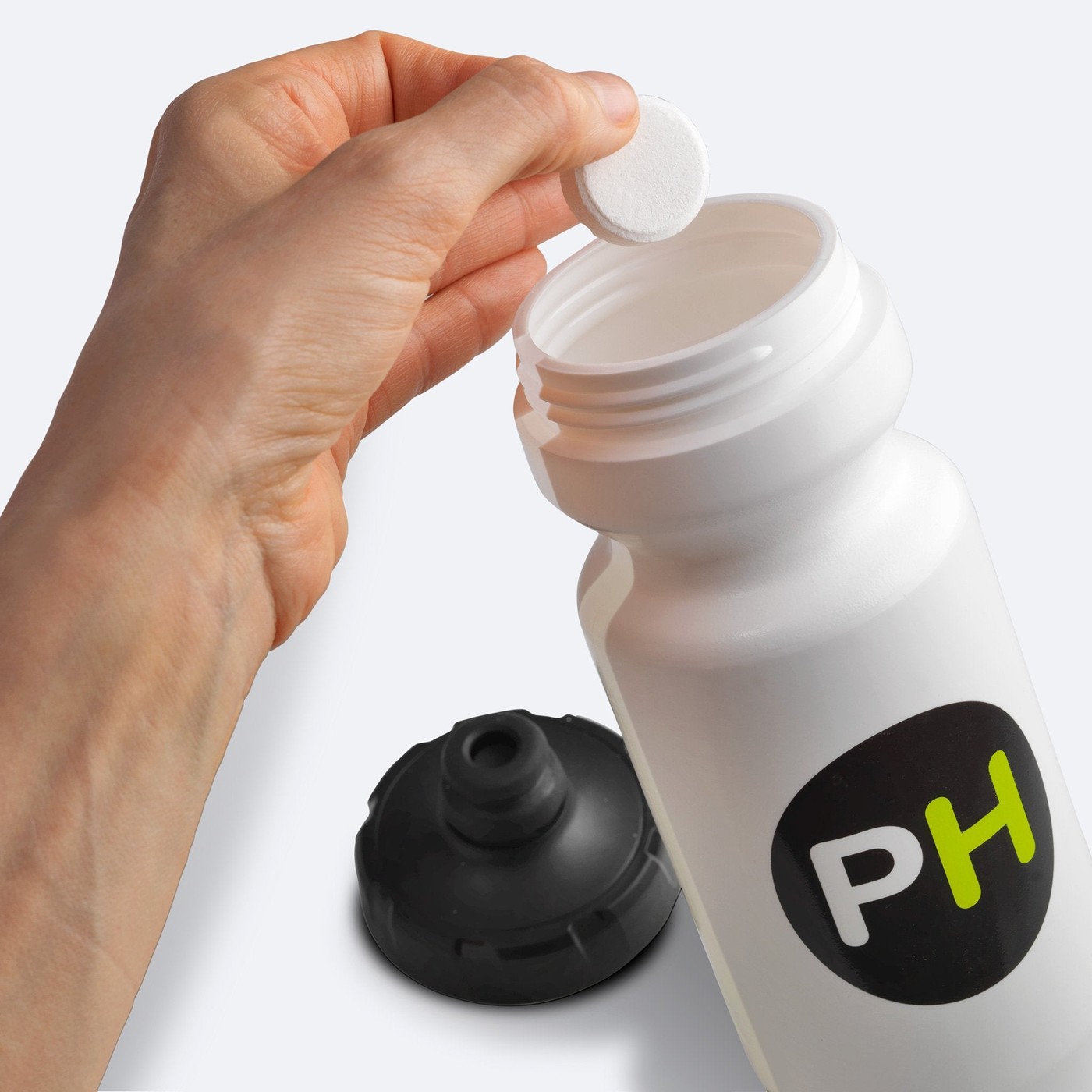 Dissolution d'une pastille PH 1000 dans une gourde de sport