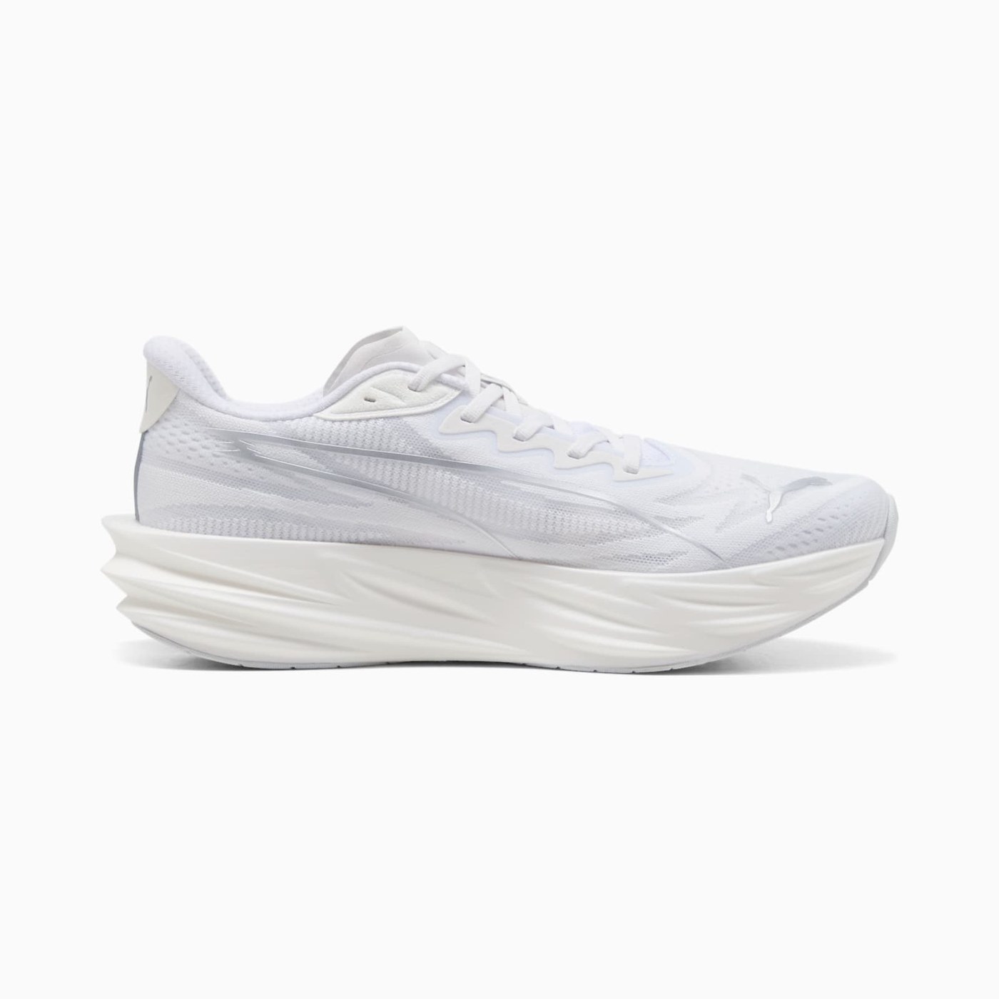 Puma Deviate Pure Nitro, vue trois-quarts dynamique, paire complète