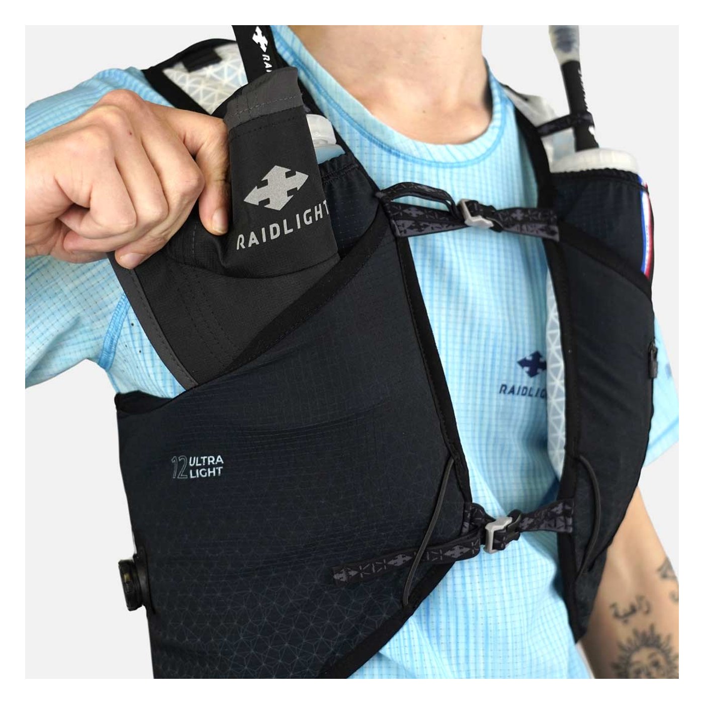 Raidlight Ultralight 12L détail pochette flasque avant accessibilité