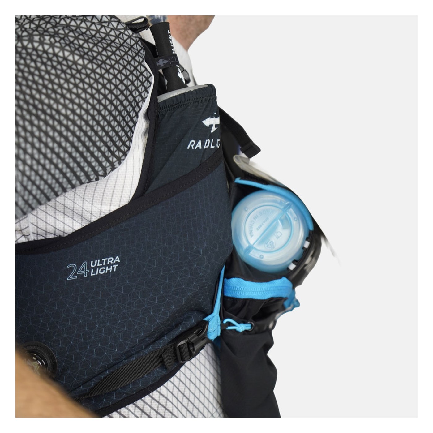 Détail du harnais et du système de réglage FreeLock du Raidlight Ultralight 24-30L