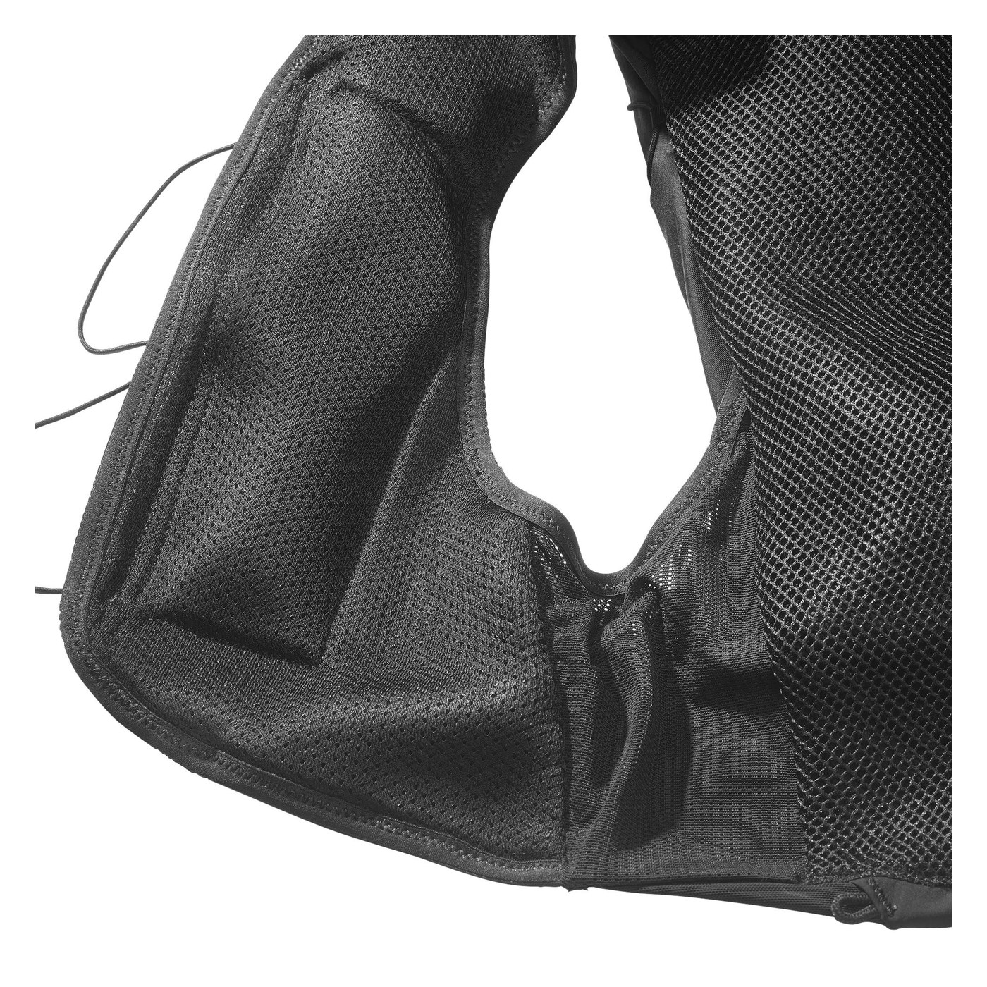 Salomon Adv Skin 12 détail bretelles mesh respirant et organisation interne