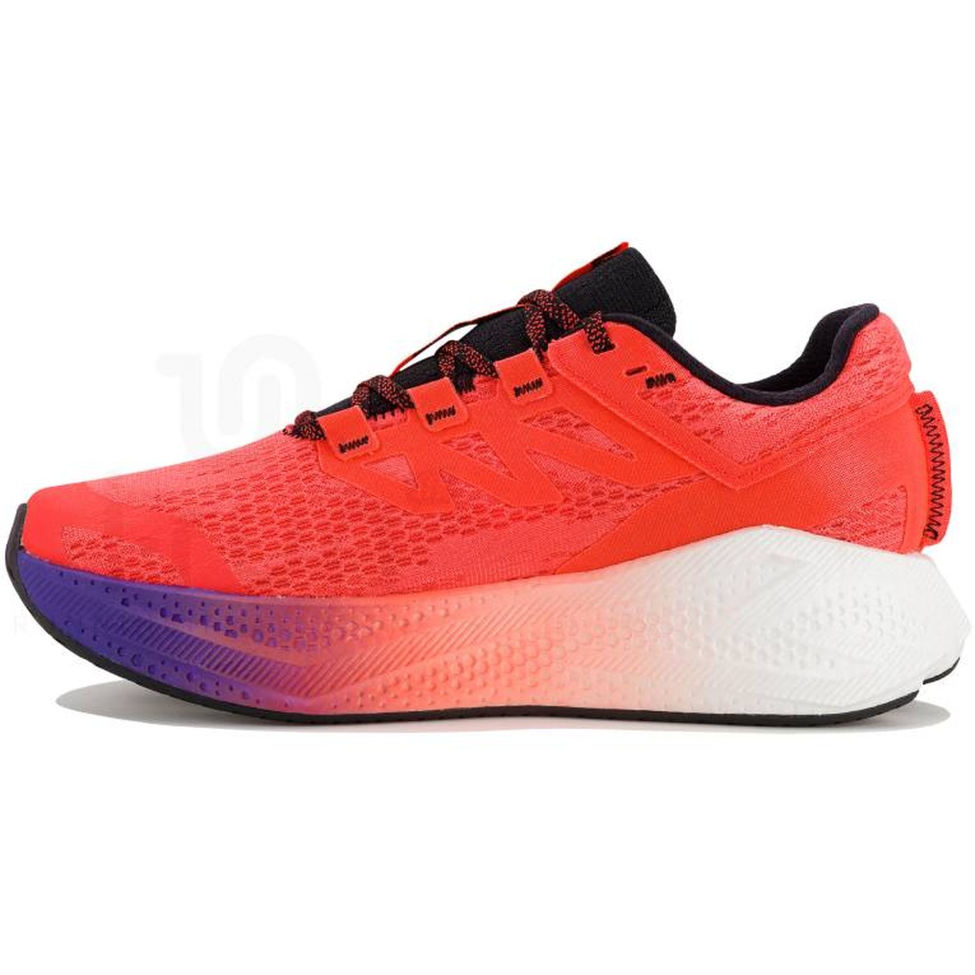 Salomon Aero Glide 3, profil latéral montrant le stack et la géométrie Reverse Camber