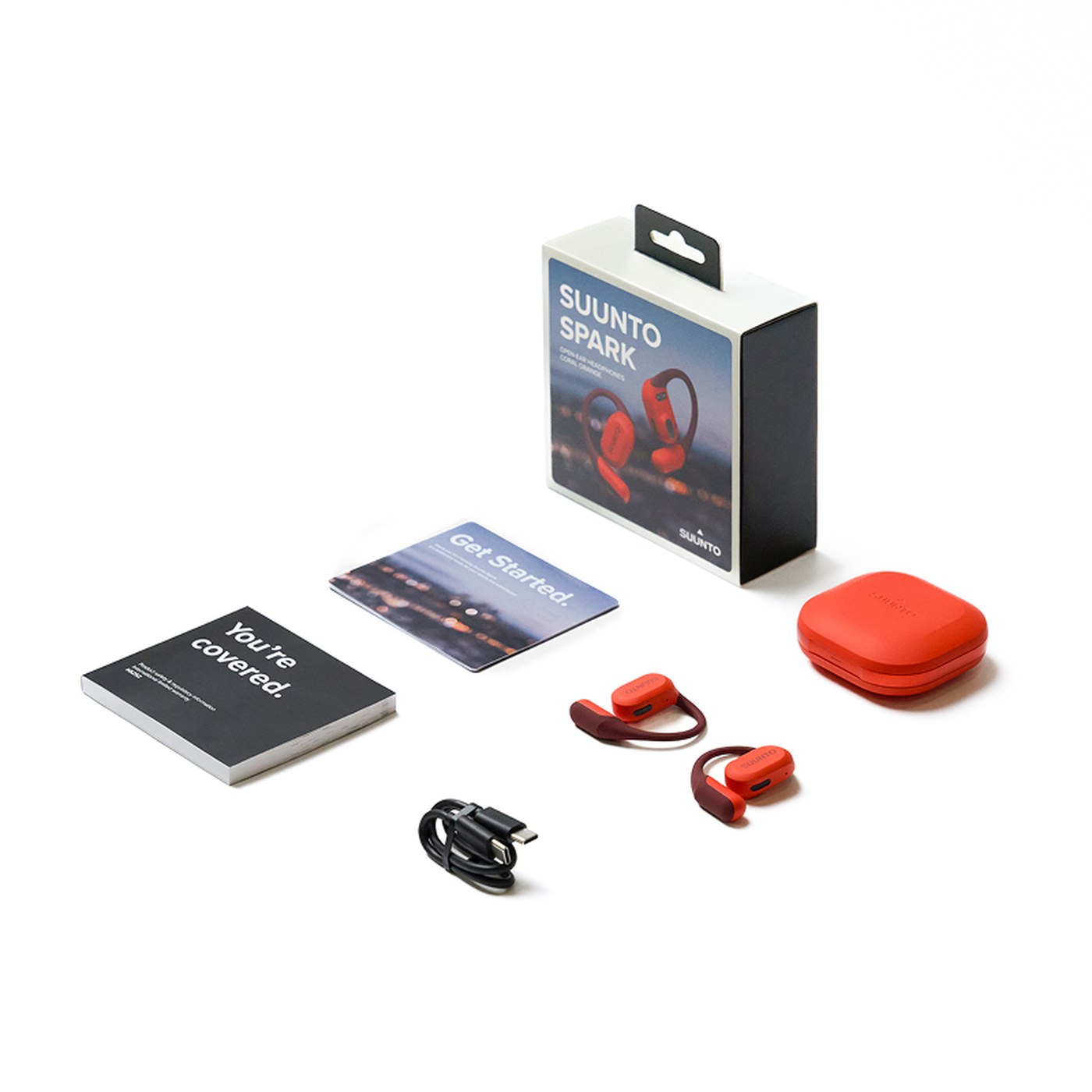 Contenu du coffret Suunto Spark : écouteurs, boîtier, câble USB-C et documentation